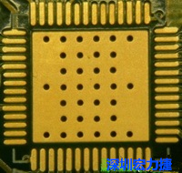 這是最不好的通孔設(shè)計，貫穿通孔直接擺放于QFN的接地散熱墊上，制造上無法確保其錫量，也就無法確保焊接良好。