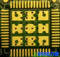 這也是不好的通孔設(shè)計，但部份通孔已經(jīng)用綠漆(mask)蓋上，但仍有部份通孔未塞孔。 